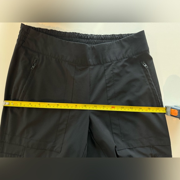 Athleta Chelsea Cargo, size 10 worn a few times . Excellent like new condition. - Picture 10 of 10